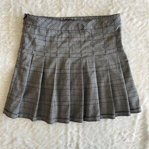 Black & White Plaid Pleated Tennis Skirt - Size Medium (juniors)